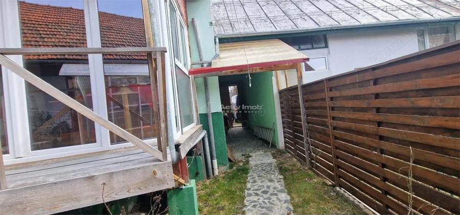 Casă cu Teren 1400 Mp în Brebu
