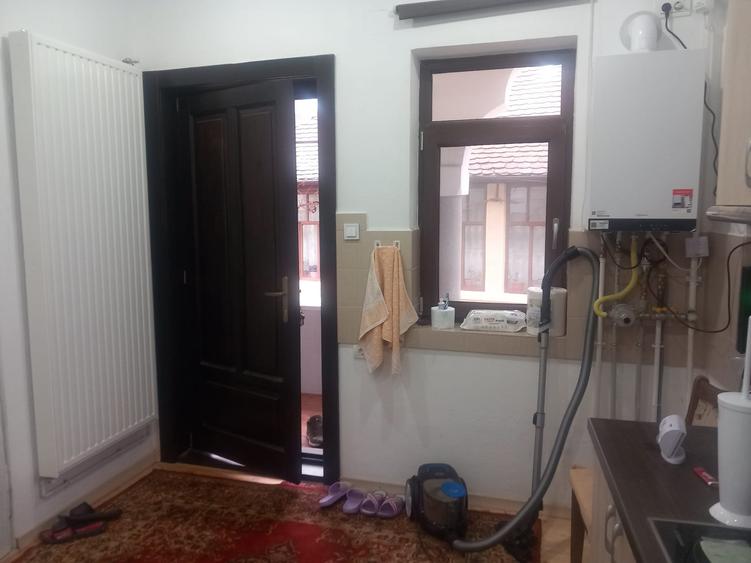 Casă individuală cu 4 camere cu Canalizare în Central
