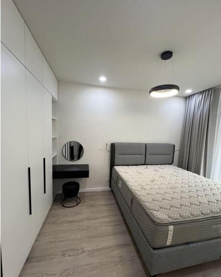 Apartament cu 3 camere semidecomandat, mobilat în Pipera