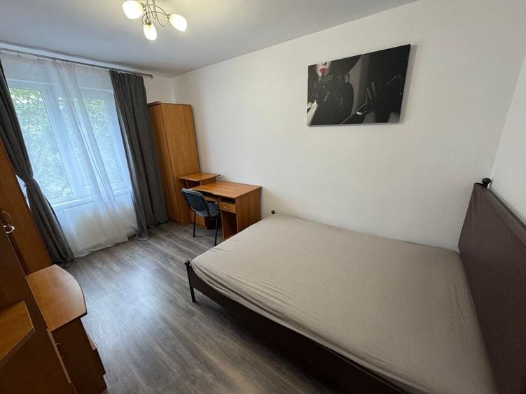 Apartament cu 3 camere decomandat în 7 Noiembrie