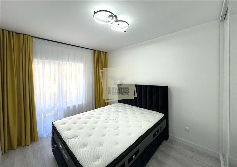 Apartament cu 3 camere semidecomandat în Exterior Est