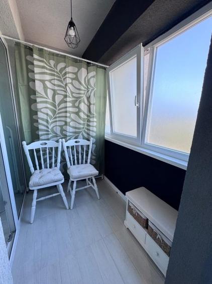 Apartament cu 3 camere semidecomandat, mobilat în Apărătorii Patriei