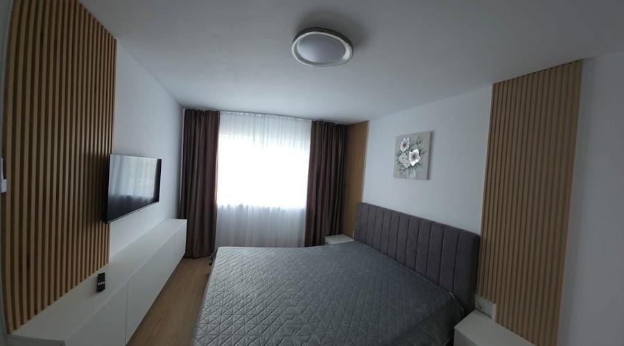 Apartament cu 2 camere decomandat în Noua