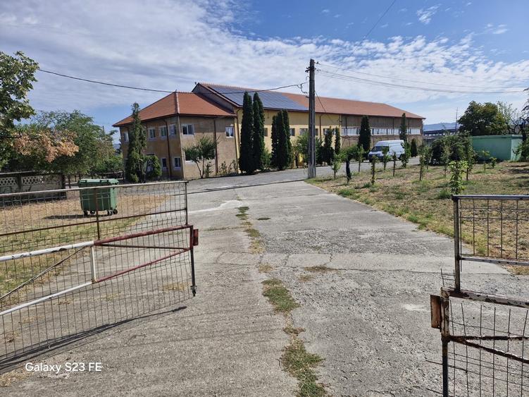 Spațiu comercial, de 1,500 mp, în Industrial