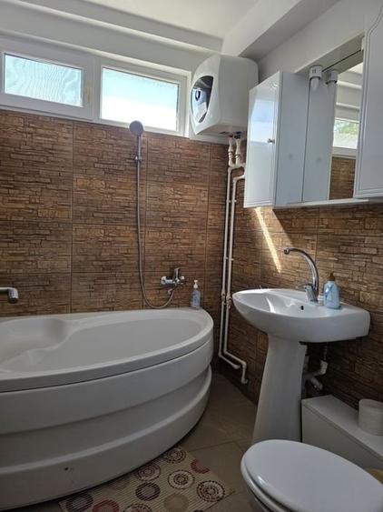 Apartament cu 2 camere semidecomandat, mobilat în Central
