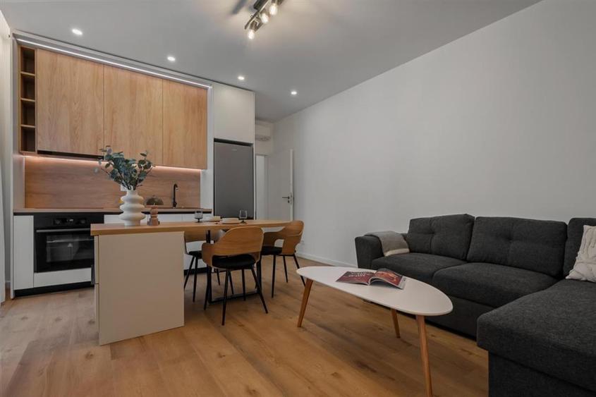 Apartament cu 3 camere decomandat, mobilat în Berceni