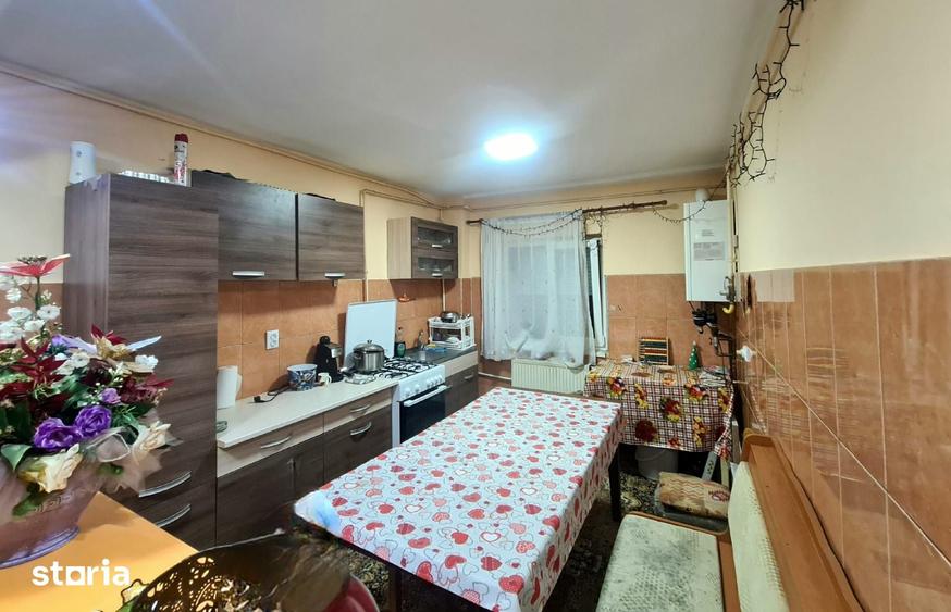 Apartament spatios cu 4 camere, 2 balcoane Marghita, zona Penny - 9