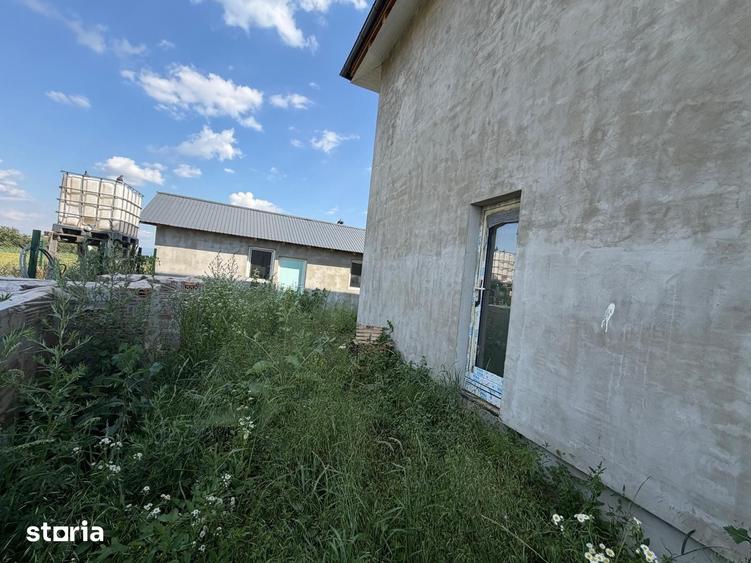 Casă cu 5 camere cu Teren 500 Mp în Stupini