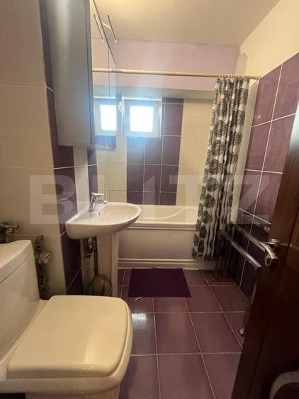 Apartament cu 3 camere decomandat, mobilat în Valenta