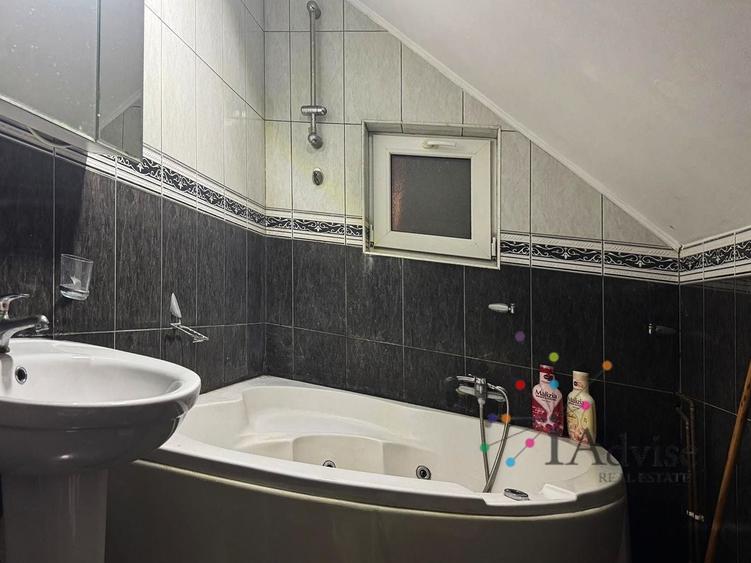 Casă cu 4 camere cu Canalizare în Schei