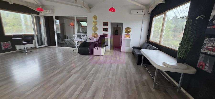 Spațiu comercial, de 240 mp, în Cornu
