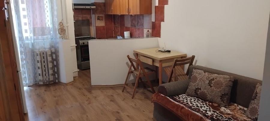 Garsonieră decomandată în Nicolina