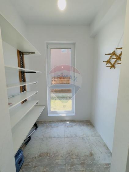Casă individuală cu 5 camere cu Teren 500 Mp în Paleu