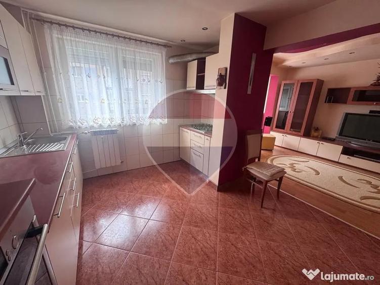 Apartament cu 3 camere decomandat în Nord