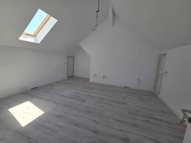 Casă individuală cu 5 camere cu Teren 460 Mp în Țegheș