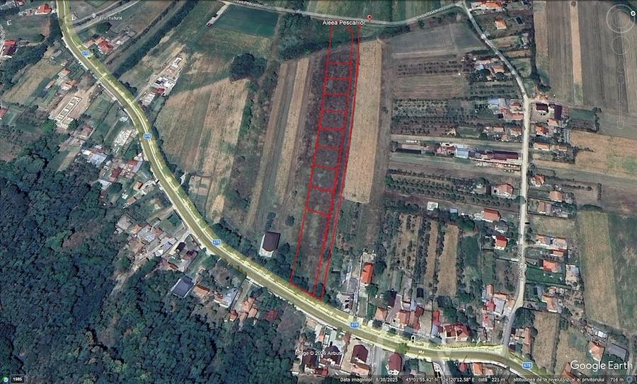 Teren de 1990 mp, în Central