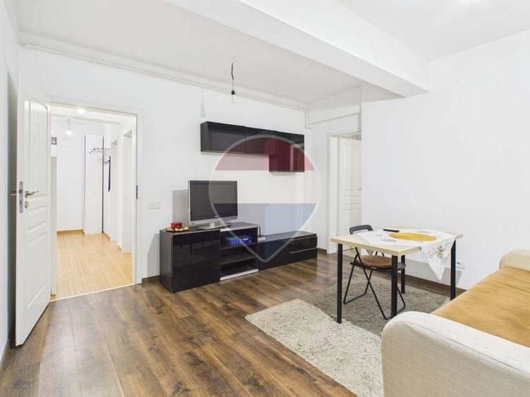 Apartament cu 2 camere semidecomandat, mobilat în Vest