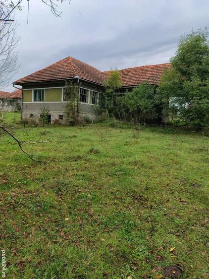 Casă cu Teren 20000 Mp în Vârfurile