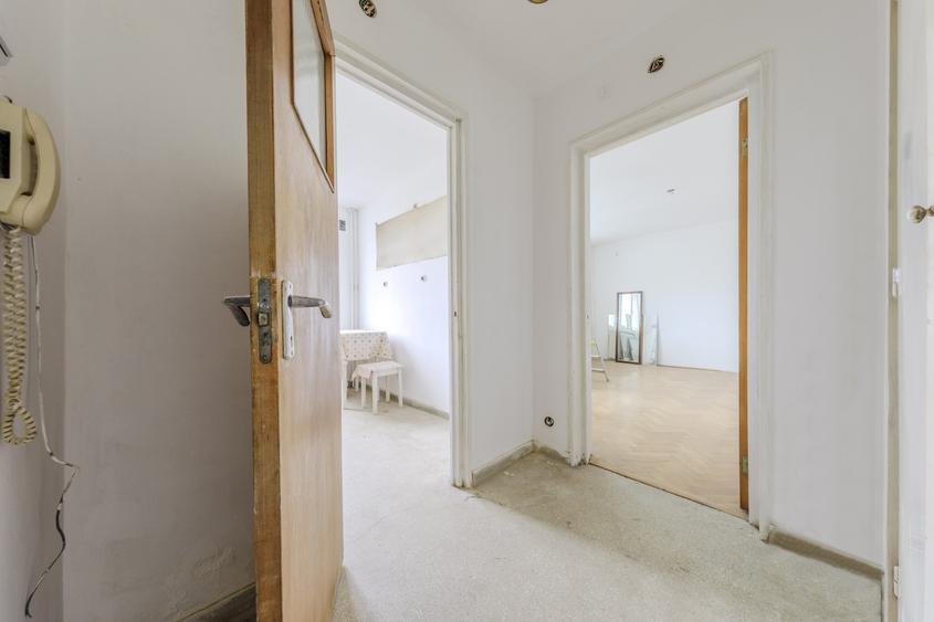 Apartament cu 3 camere semidecomandat în Bucur Obor