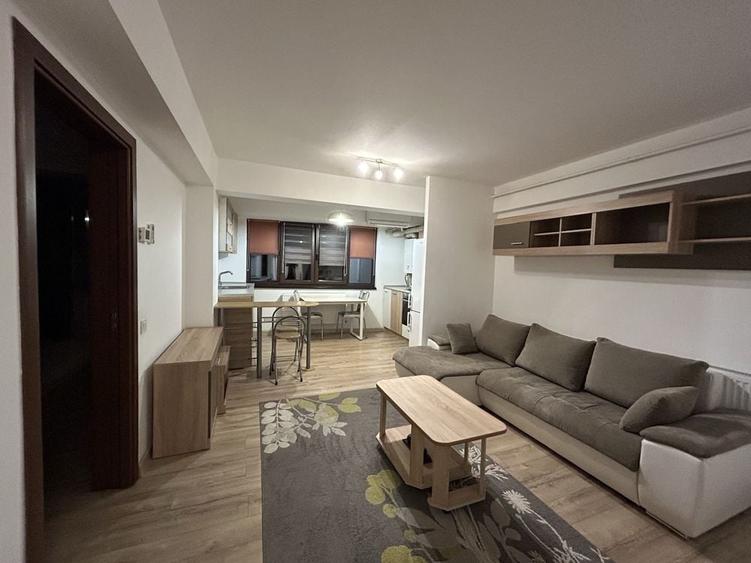 Apartament cu 3 camere decomandat în Gară