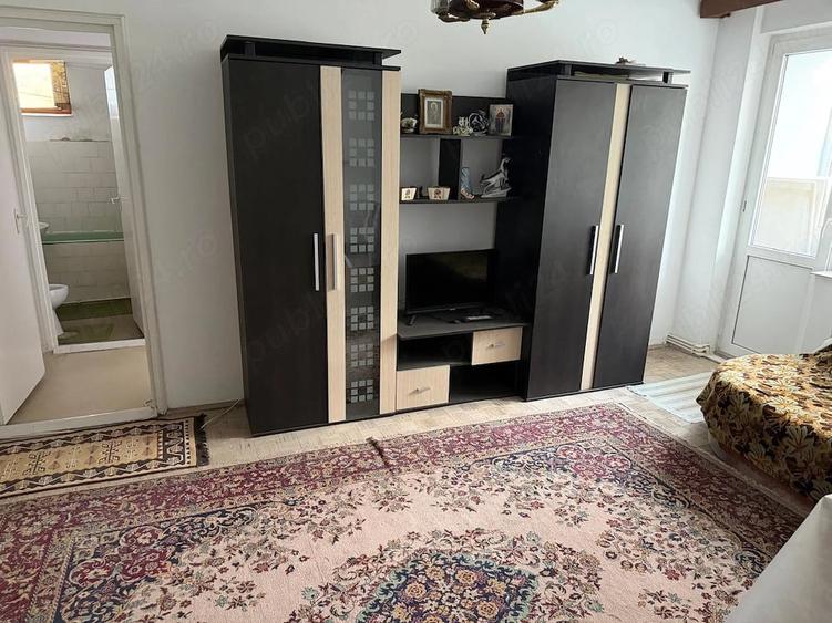 Apartament cu 2 camere semidecomandat în Independenței