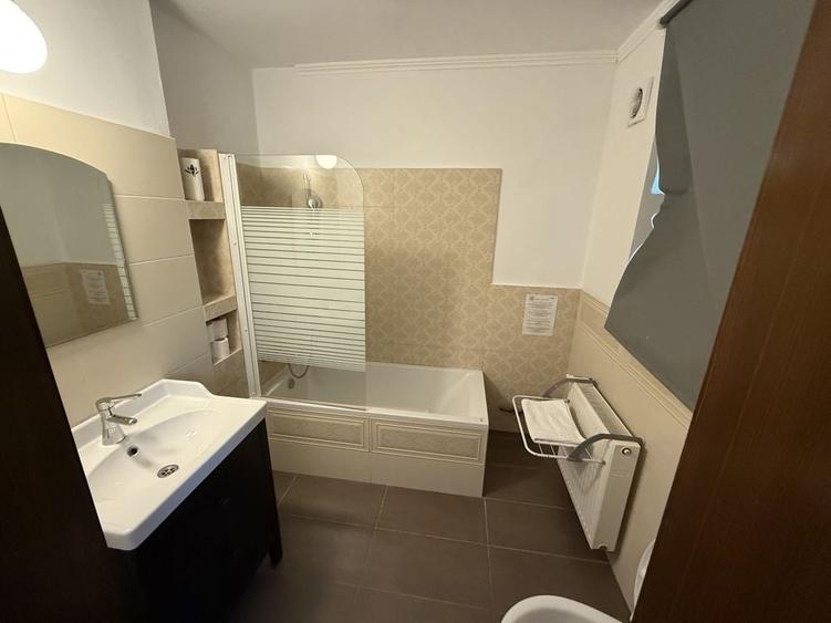 Apartament cu 3 camere decomandat în Drumul Poienii