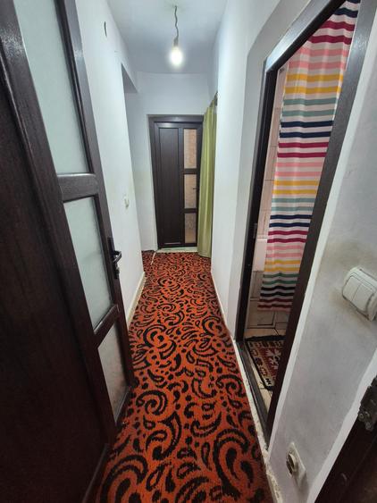 Apartament cu 5 camere decomandat în Calea Călărașilor
