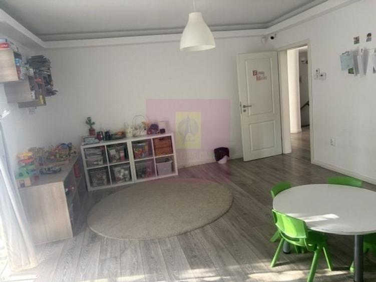 Casă individuală cu 10 camere cu Canalizare în Drumul Sării