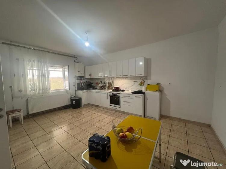 Apartament cu 4 camere decomandat în Aradul Nou