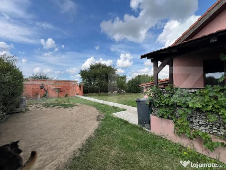Casă cu 3 camere cu Teren 875 Mp în Botizului