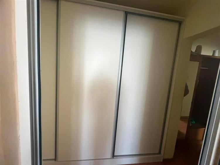 Apartament cu 3 camere decomandat, mobilat în Viziru 3