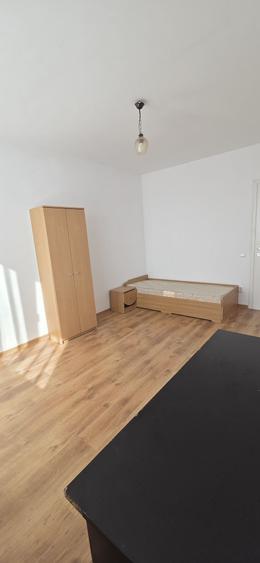 Apartament cu 3 camere decomandat în Florești