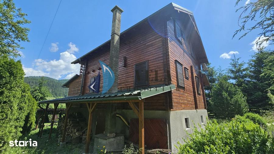 Casă cu 4 camere cu Teren 800 Mp în Lunca