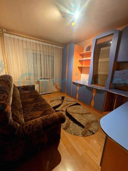 Apartament cu 3 camere decomandat în Nufărul
