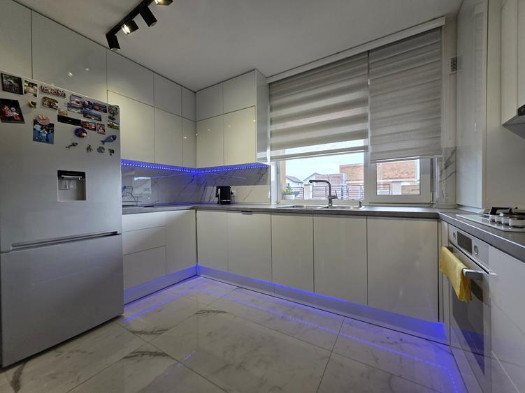 Duplex cu 4 camere cu Canalizare în Stupini
