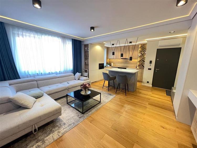 Apartament cu 3 camere decomandat, mobilat în Hipodrom 1