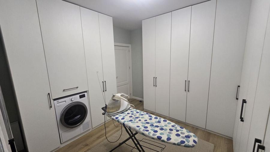 Casă cu 4 camere în Lacu