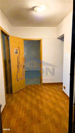 Apartament cu 3 camere decomandat în Valea Ialomiței