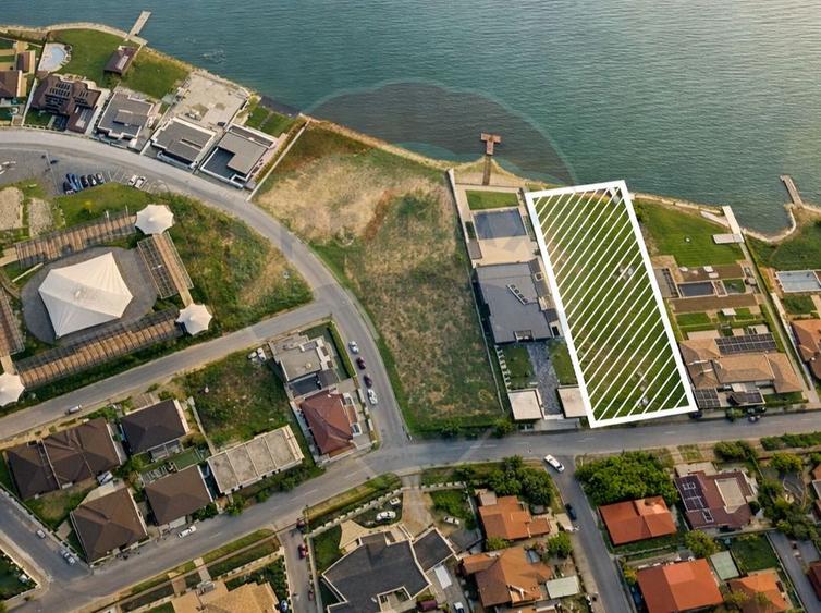 Teren Construcții intravilan de 1784 mp, în Sud