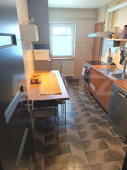 Apartament cu 4 camere semidecomandat, mobilat în Centrul Civic
