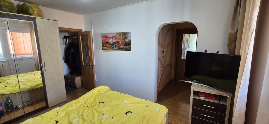 Apartament cu 4 camere decomandat în Trivale