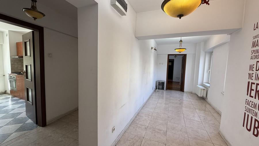 Apartament cu 4 camere decomandat în Unirii