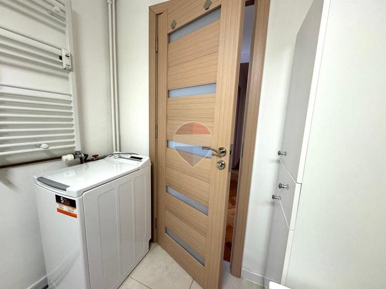 Apartament cu 4 camere decomandat, mobilat în Central