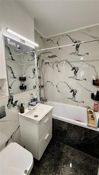 Apartament cu 3 camere decomandat, mobilat în Mircea cel Bătrân