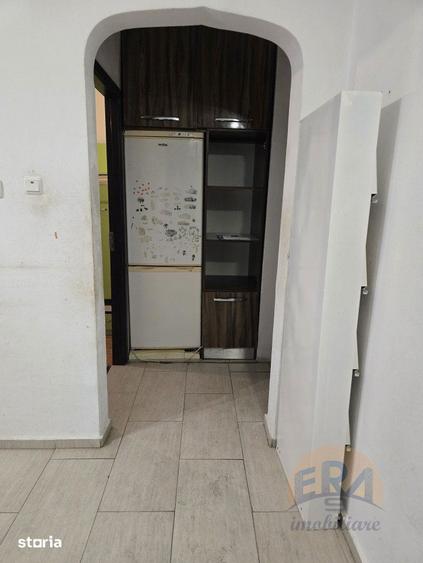 Apartament cu 3 camere semidecomandat în Cantemir