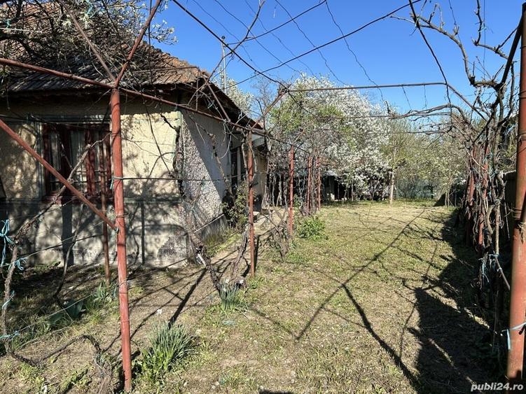 Casă cu 5 camere cu Teren 2000 Mp în Bălțești