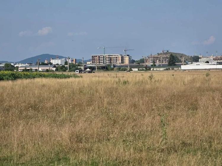 Teren de 2000 mp, în Bartolomeu