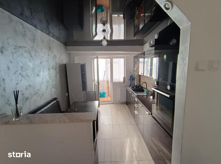 Apartament cu 3 camere decomandat în Tulucești