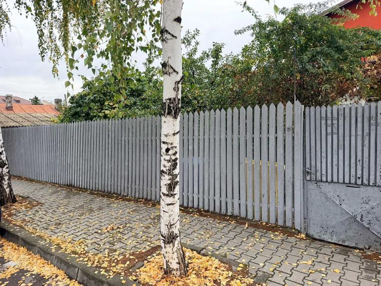 Casă cu 4 camere cu Teren 400 Mp în Central