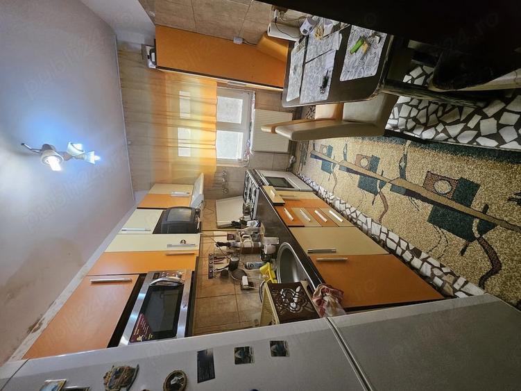 Apartament cu 3 camere semidecomandat în Obor